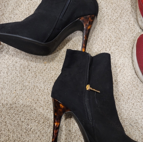 Ashley Stewart Wide Width Heels - Picture 3 of 3